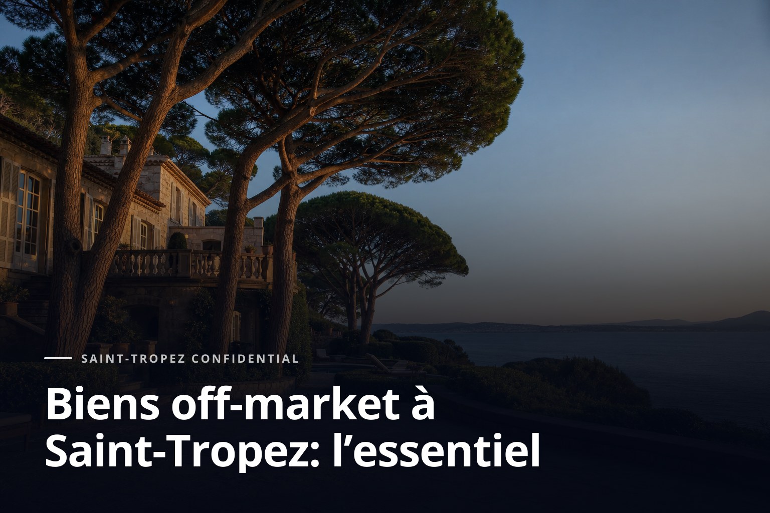 Terrasse de villa discrète à Saint-Tropez avec vue mer au coucher du soleil