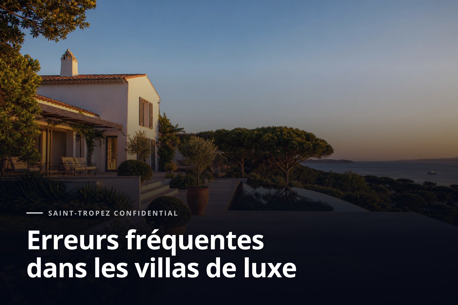 Locations de villas de luxe à Saint-Tropez, villa blanche avec piscine à débordement et vue mer au coucher du soleil